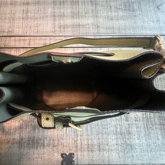 Michael Kors Green Shoulder Bag with Modern Design - Picture 5 of 5